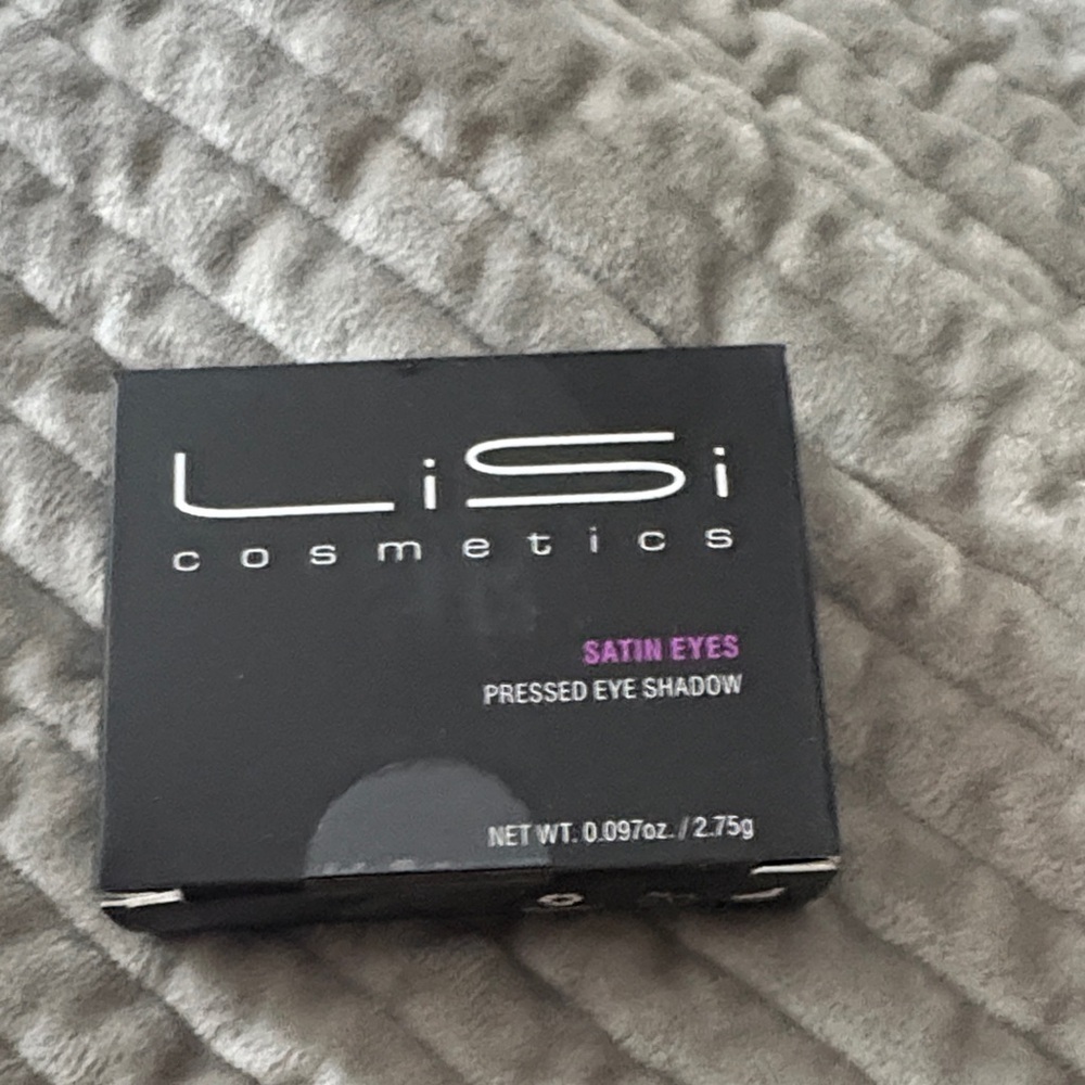 Satin Eyes Pressed Eye Shadow - Black